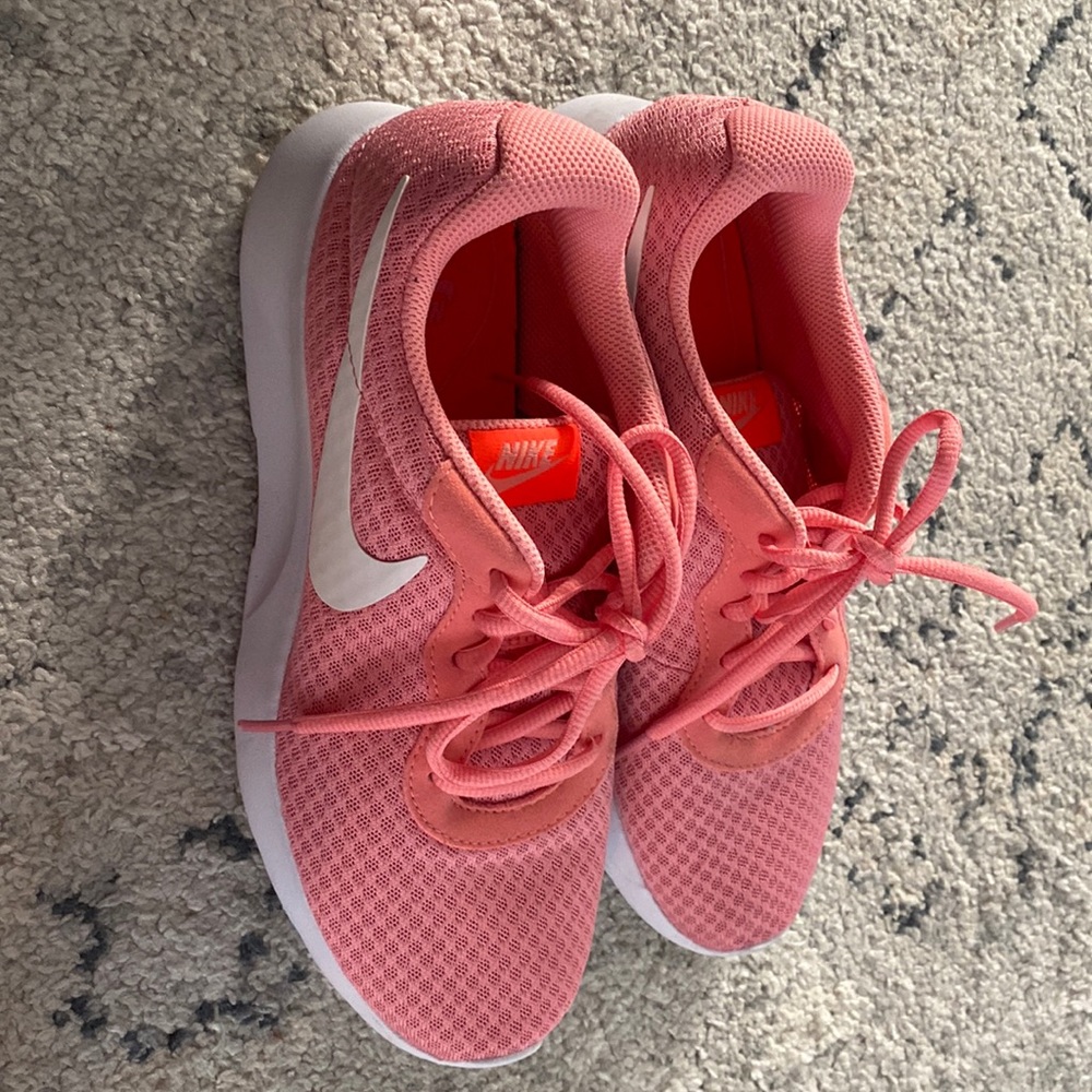 Women’s Nike sneakers 8.5